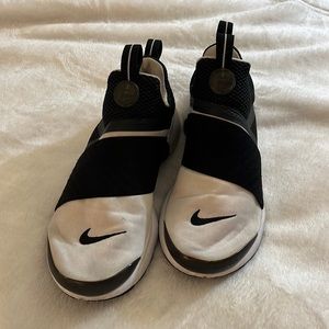 Nike sneakers white and black